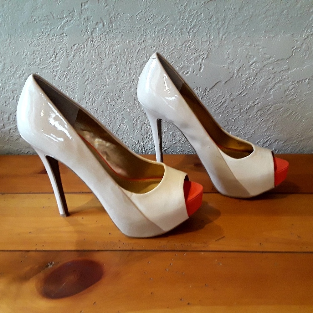 🎉HP🎉 BCBG Heels